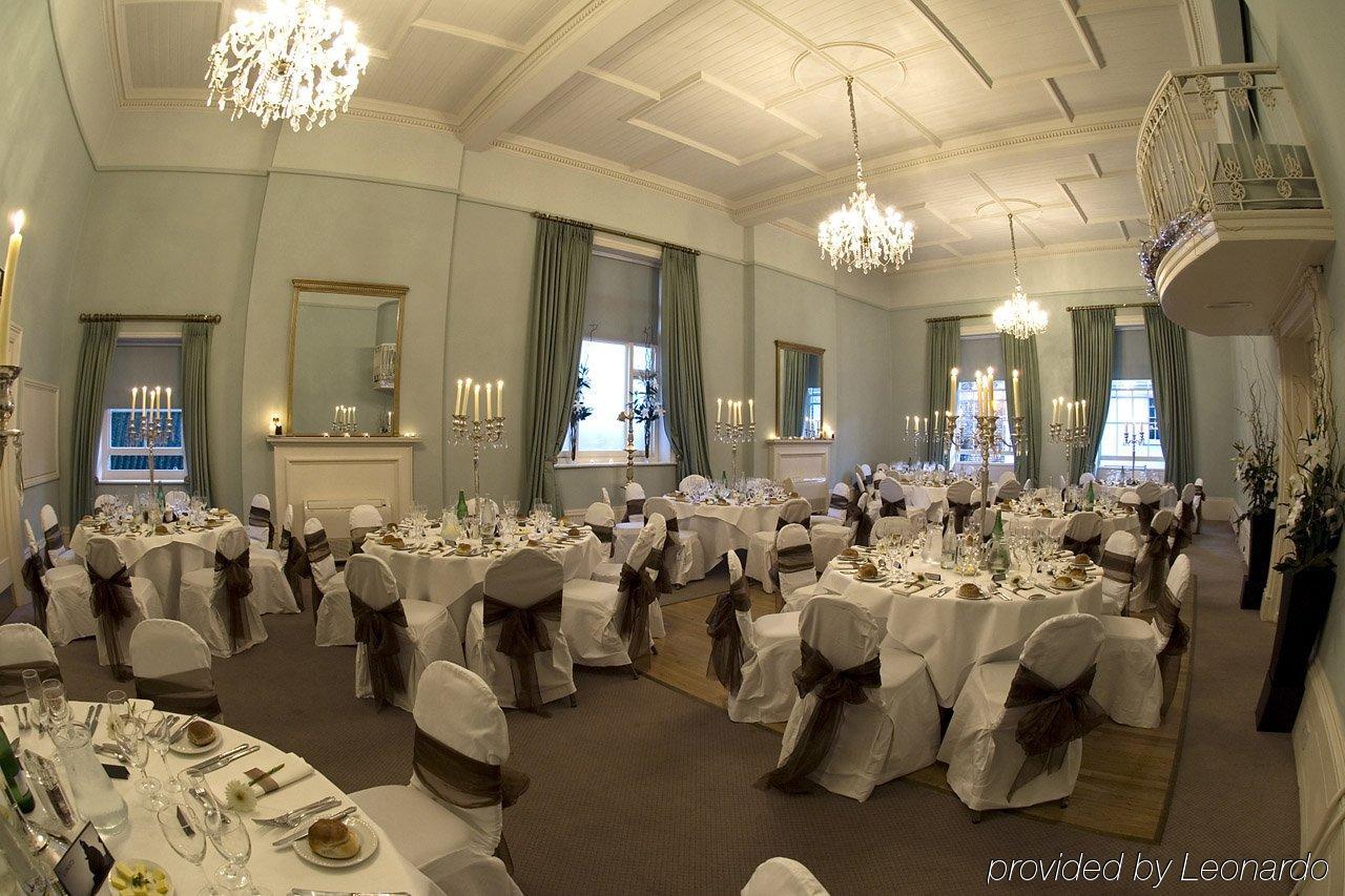 The Bell Hotel サンドウィッチ レストラン 写真