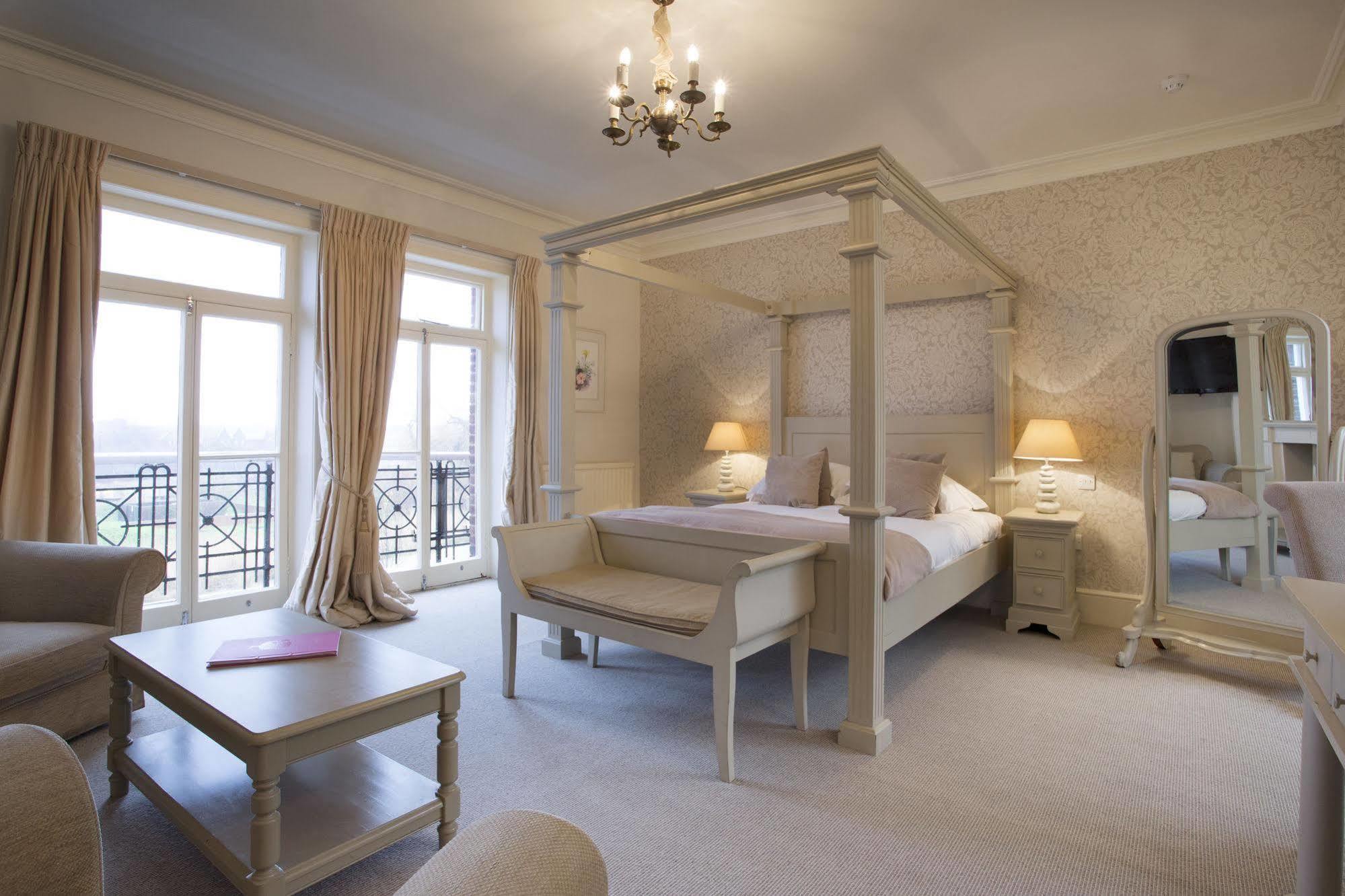 The Bell Hotel サンドウィッチ エクステリア 写真