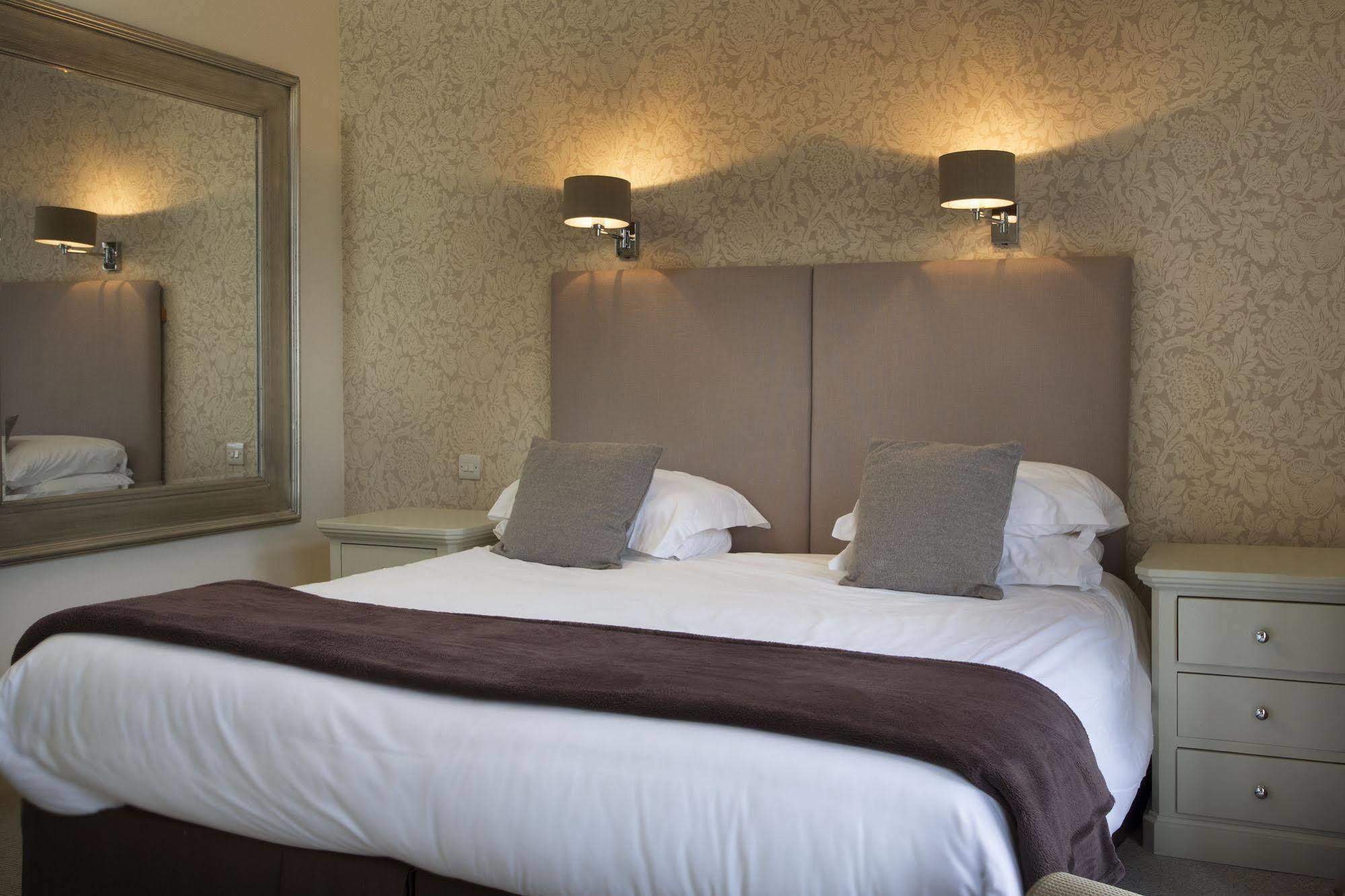 The Bell Hotel サンドウィッチ エクステリア 写真