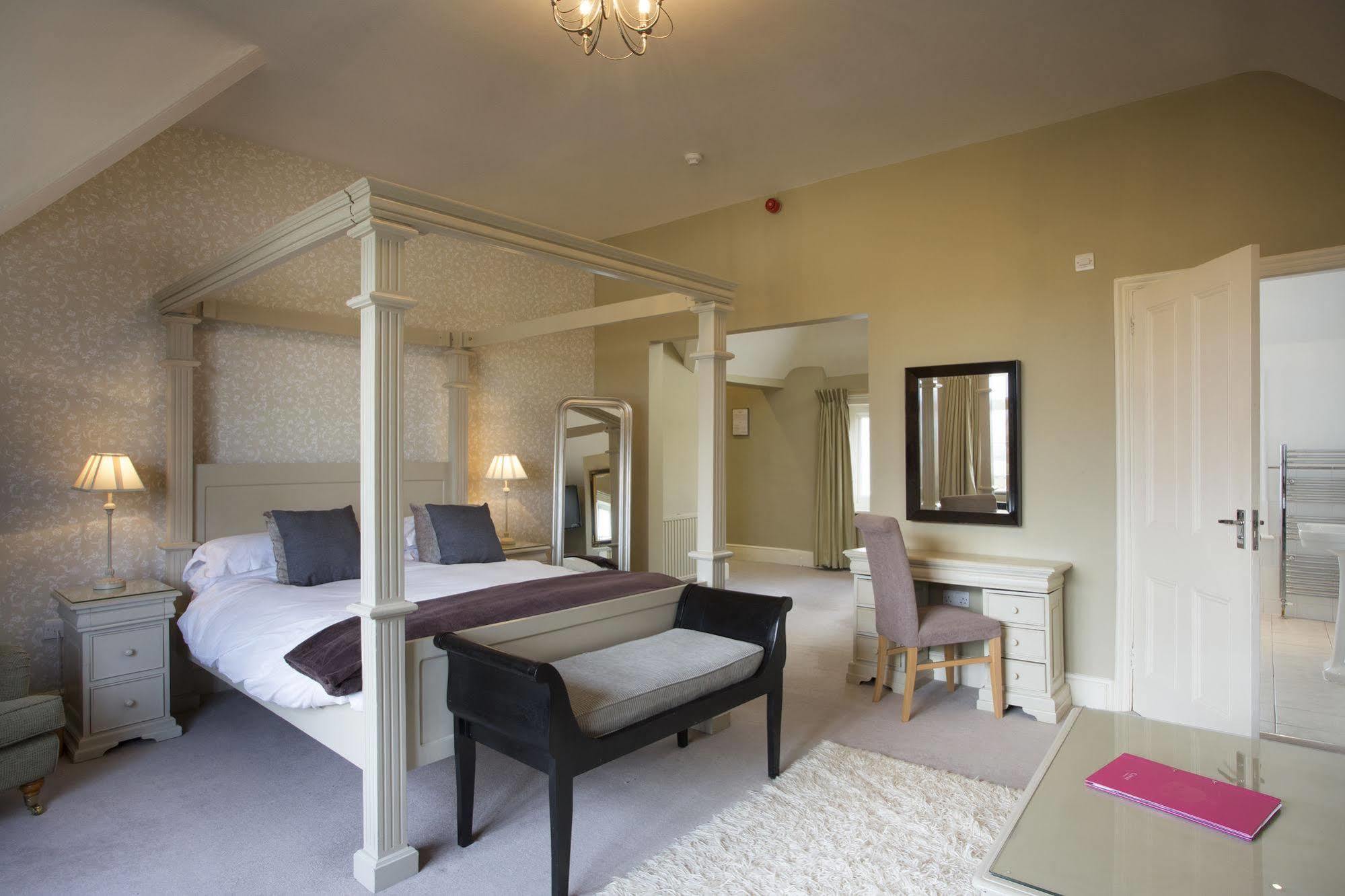 The Bell Hotel サンドウィッチ エクステリア 写真