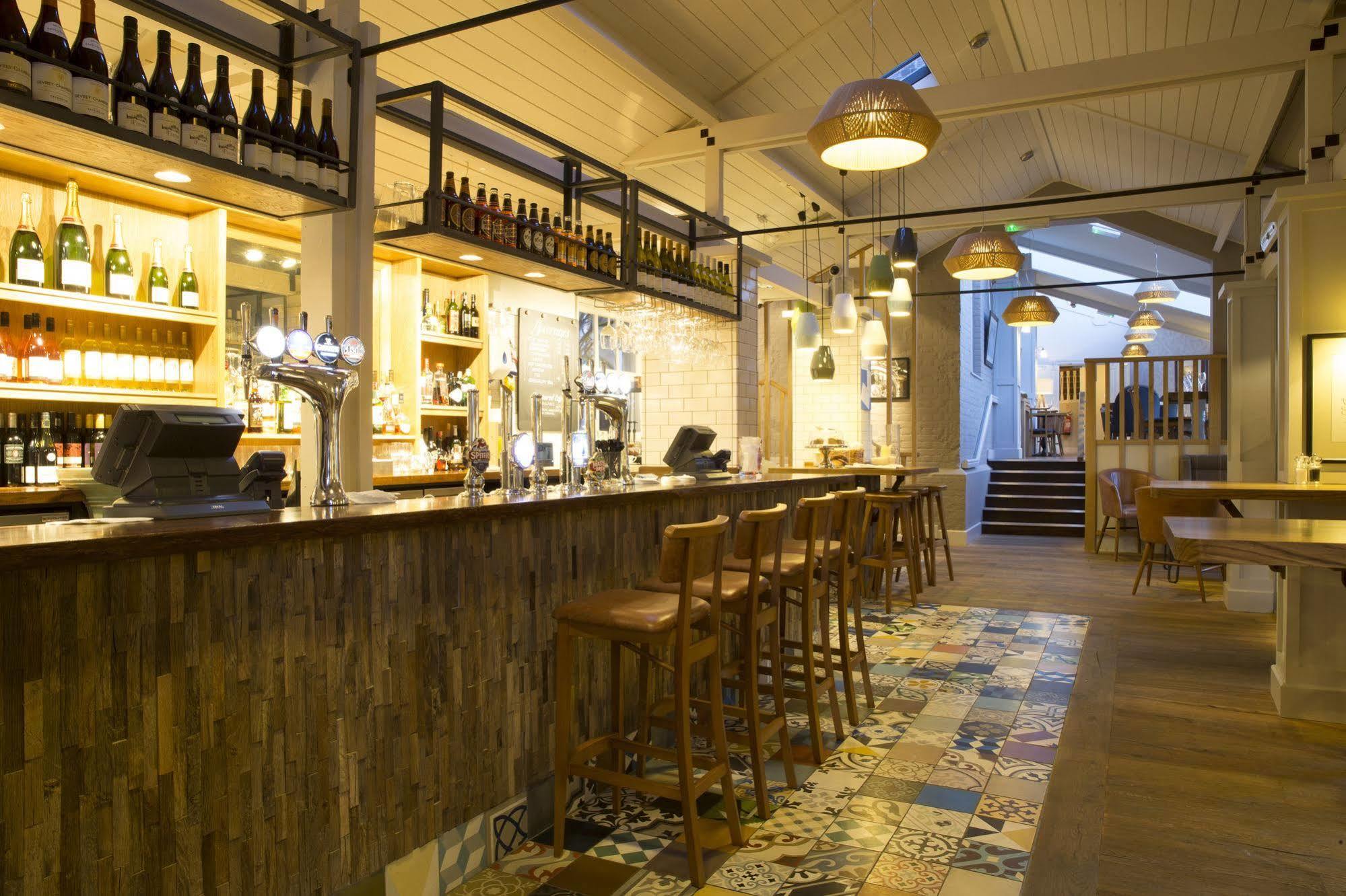 The Bell Hotel サンドウィッチ エクステリア 写真