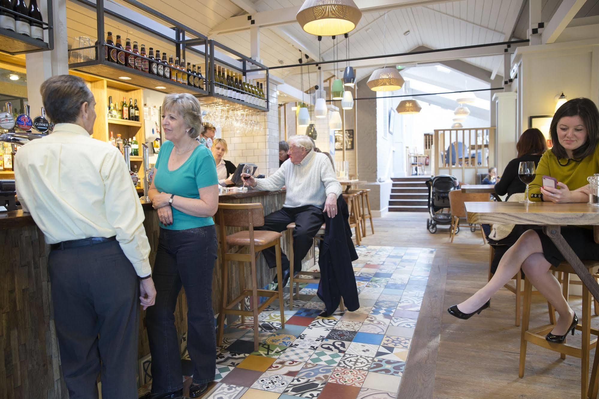 The Bell Hotel サンドウィッチ エクステリア 写真