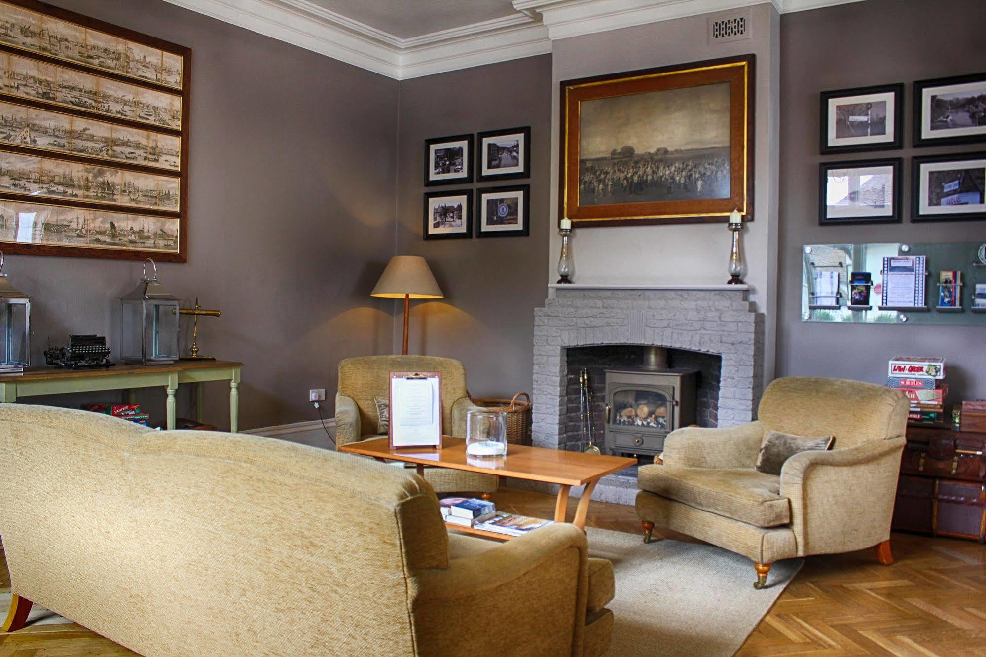 The Bell Hotel サンドウィッチ エクステリア 写真