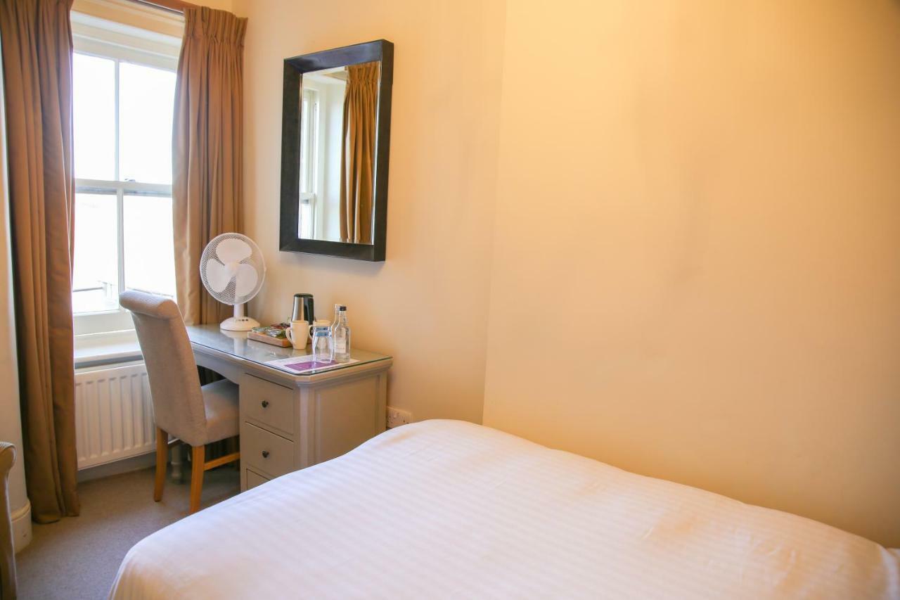 The Bell Hotel サンドウィッチ エクステリア 写真